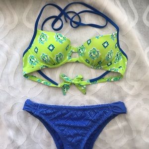 Gilly Hicks Balconette Bikini Top w/ bottoms!